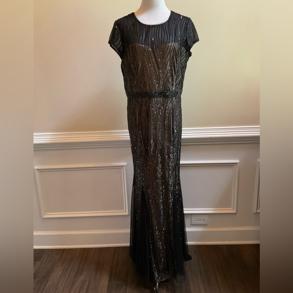 Cachet Women's Black Nude Short Sleeve Sequin Illusion Gown Size 16
